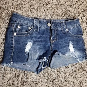 Jean booty shorts